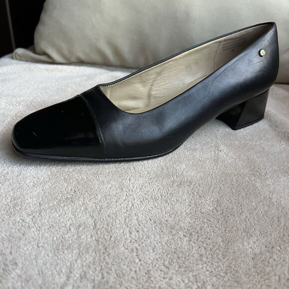 Etienne Aigner Siena Black Leather & Patent Leather Cap Toe Block Heel Pump 7.5 - Picture 15 of 16